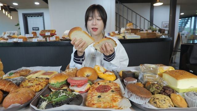 경기도, 경기쌀빵지도 제작에 유명 유튜버 먹방까지…쌀 소비 확대 총력